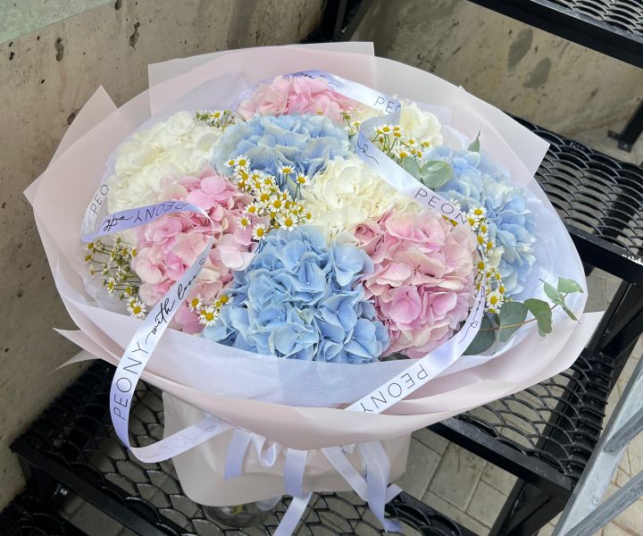 Peony Flowers Boutique - Livrare Flori 24/7 Chișinău! hero image
